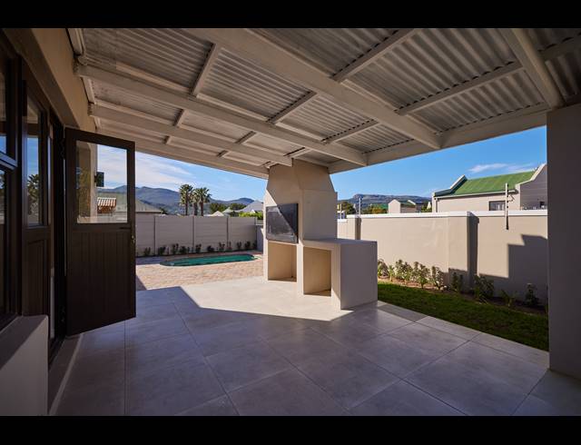 3 BEDROOM FREEHOLD FOR SALE IN MILKWOOD PARK